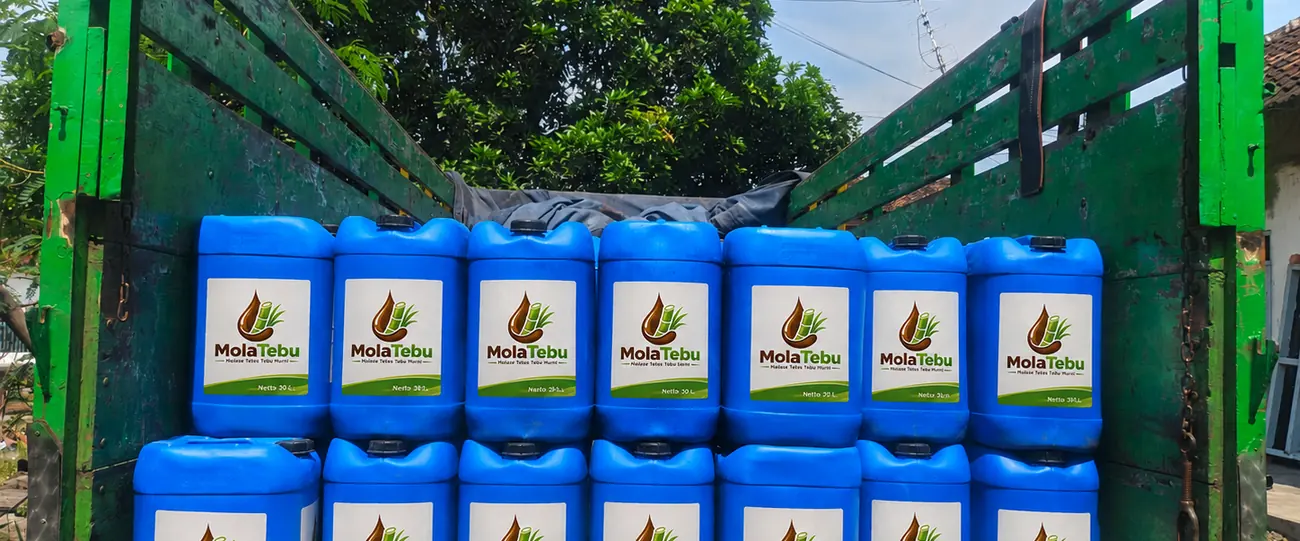 Pengiriman molase jerigen dengan truk